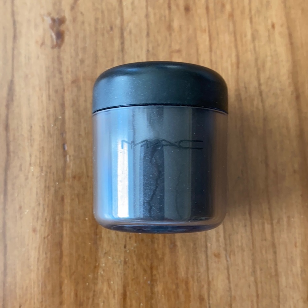 MAC Cosmetics Dark Soul Pigment - NWOB